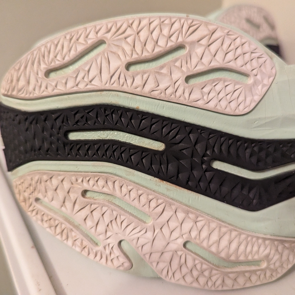 New Balance Fuel Cell Rebel V4 Men 10 With Box - Picture 5 of 11